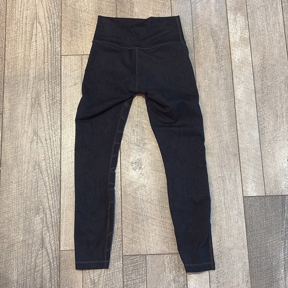 Lululemon High Times Tech Mesh Leggings Size 4Black Snake Print With Mesh Panels - Picture 5 of 6